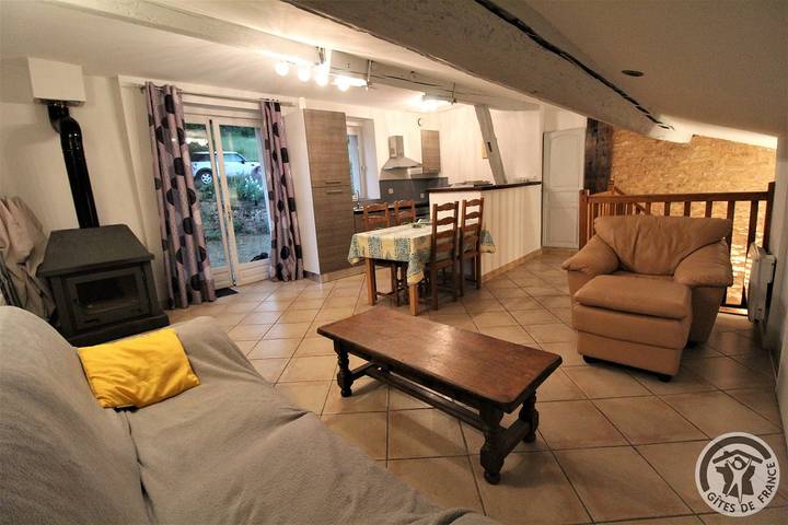 Gîte pour 5 personnes, avec jardin dans Rhône - 2