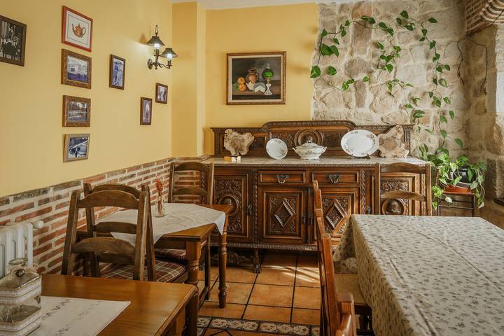Ferienhaus 'Casa Rural Del Médico' mit Bergblick, privater Terrasse und Wlan in Hontoria del Pinar, Burgos Provinz