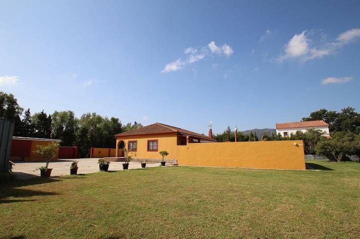Gîte pour 14 personnes, avec Jardin à La Línea de la Concepción