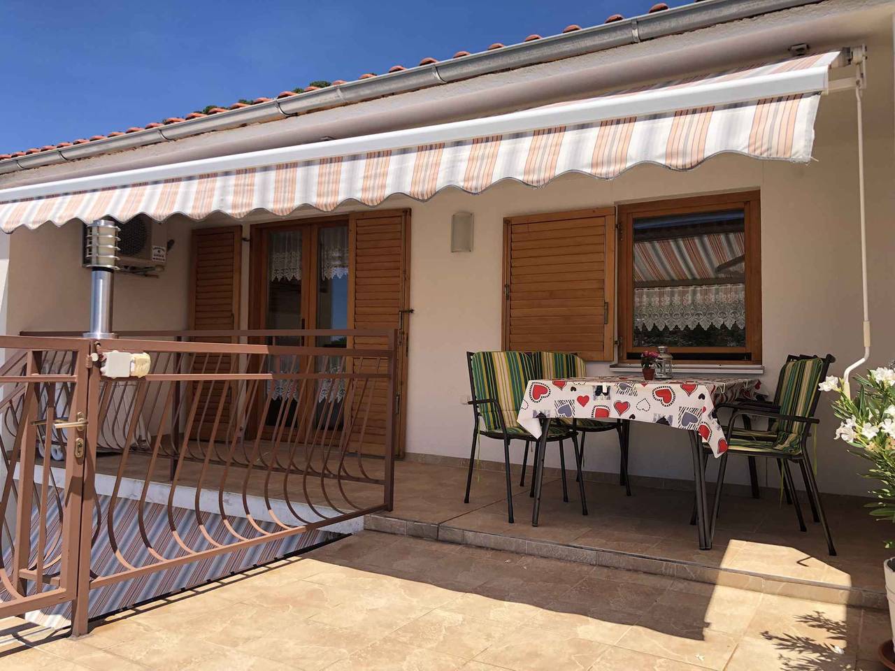 Ganze Ferienwohnung, Ferienwohnung mit Meerblick in Sveti Juraj, Naturpark Velebit