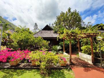 Gîte pour 3 personnes, avec piscine et jardin dans Tahiti