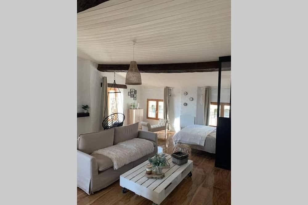 Entire apartment, Le Pilori in Niort, Niort region