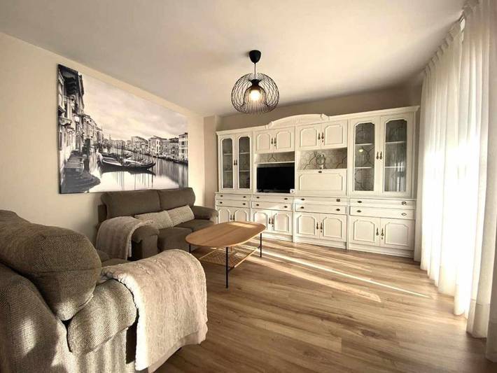 Apartamento para 7 personas, con Balcón y Vistas al lago en Riaño