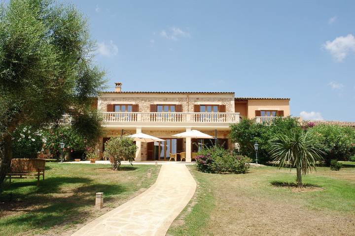 Cabaña para 16 personas, con terraza además de piscina y jardín en Mallorca