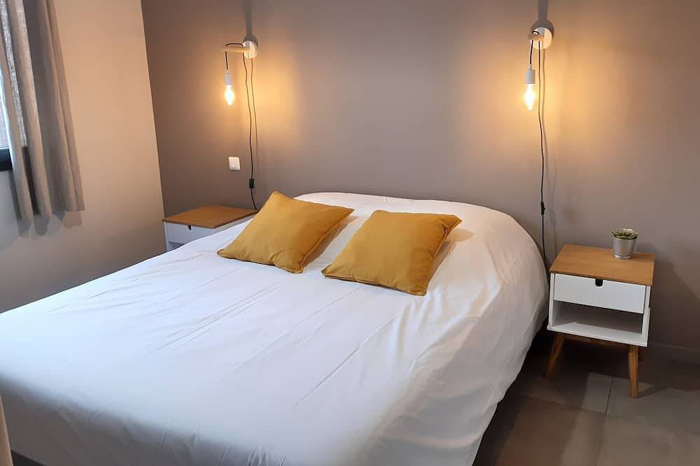 Appartement entier, Aiguèze, Gite N°3 climatisé avec piscine in Aiguèze, Région de Nîmes
