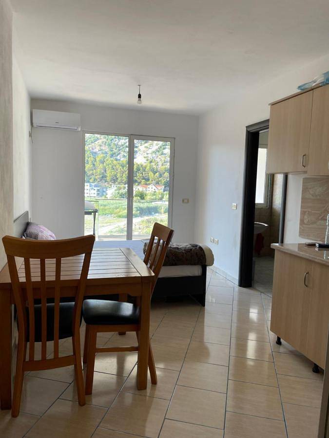 Appartement de vacances pour 2 personnes, avec piscine ainsi que balcon et vue