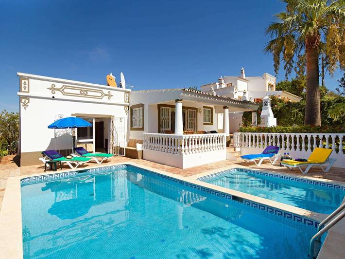 Villa para 4 pessoas, com piscina infantil e jardim em Guia