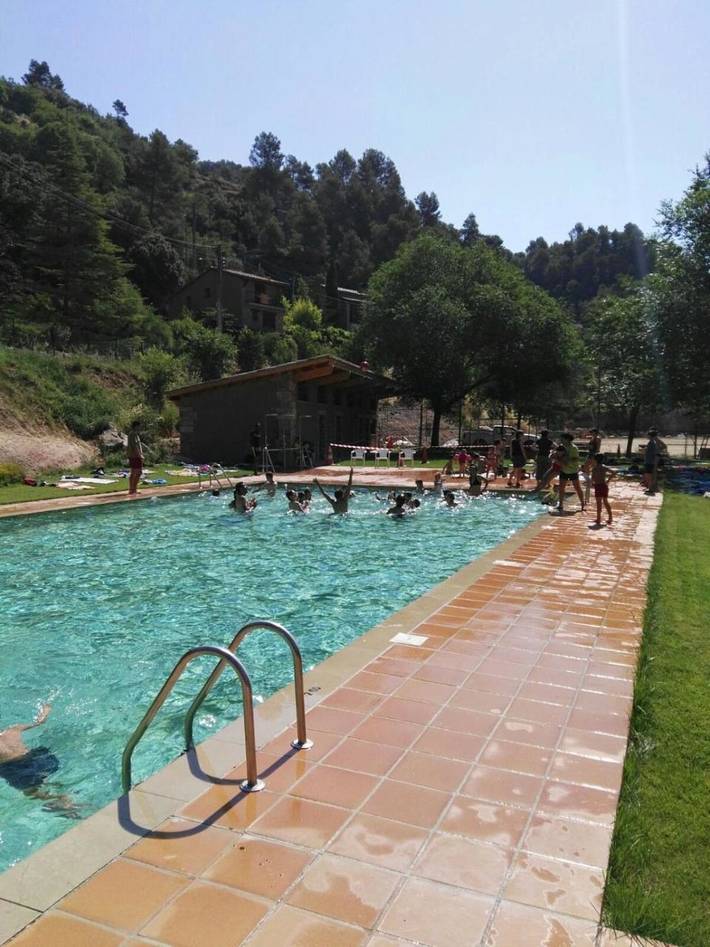 Casa rural para 14 personas, con jardín además de piscina y vistas, Se admiten mascotas en Bages - 2