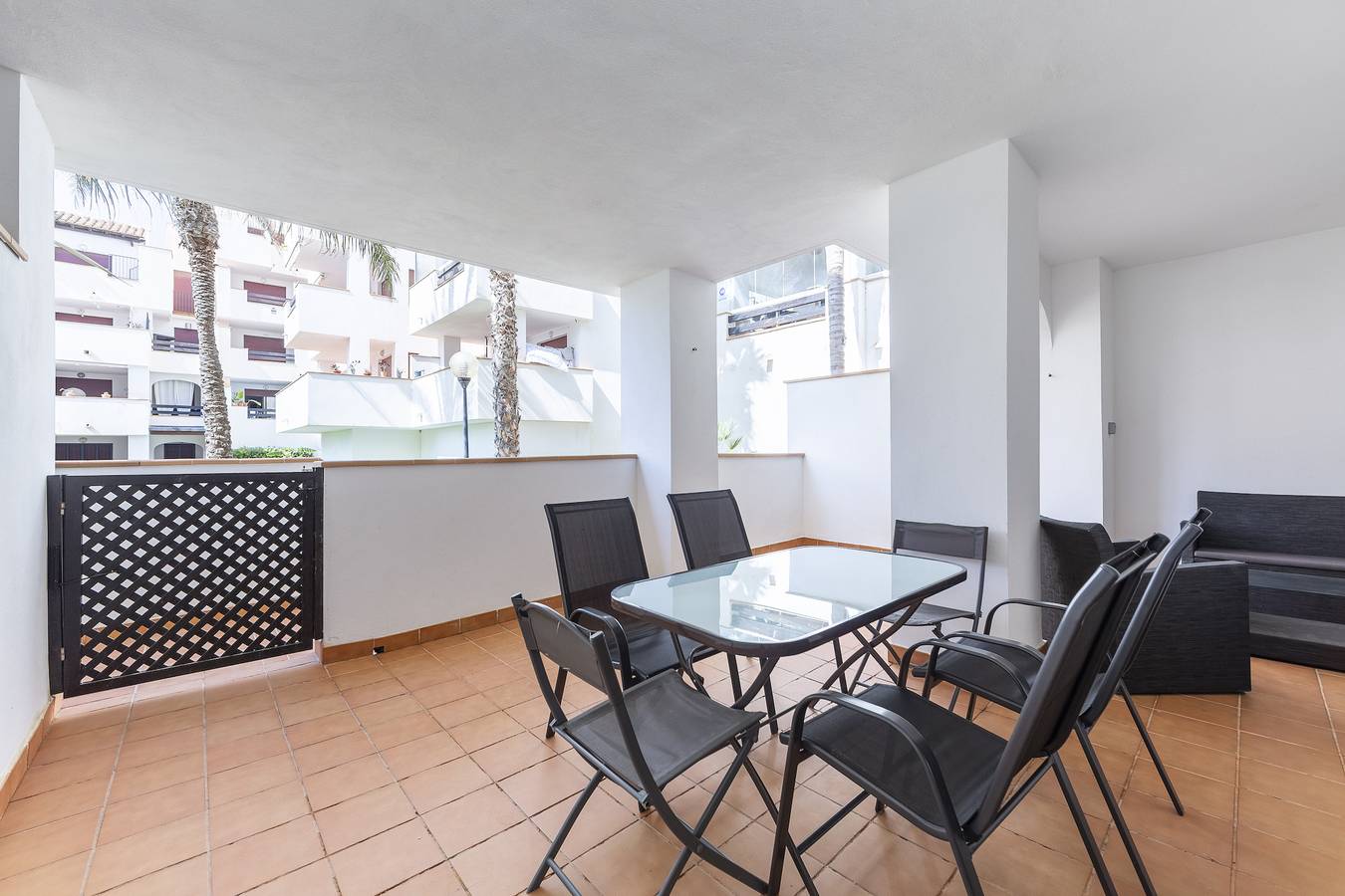 Apartamento entero, Apartamento 'Increible Playazo Vera' con piscina compartida, terraza privada y aire acondicionado. in Playas de Vera, Vera