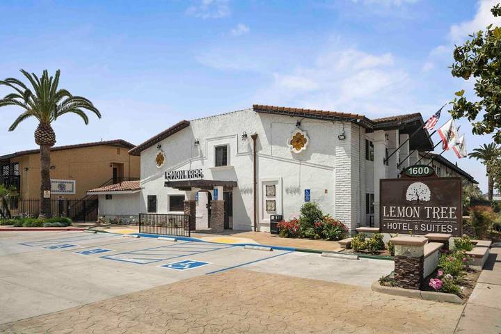 Apartamento para 2 personas, con piscina además de jardín y jacuzzi en Anaheim