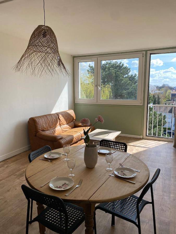 Appartement entier, Appart 2 chambres face au métro et parking gratuit in Lambersart, Région de Lille