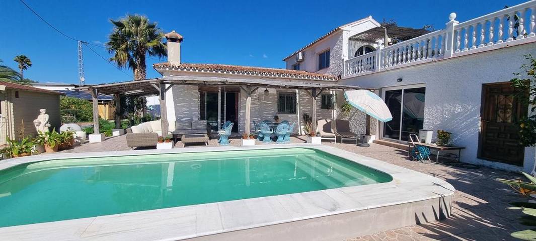 Apartamento de vacaciones para 4 personas, con jardín además de vistas y piscina - 1