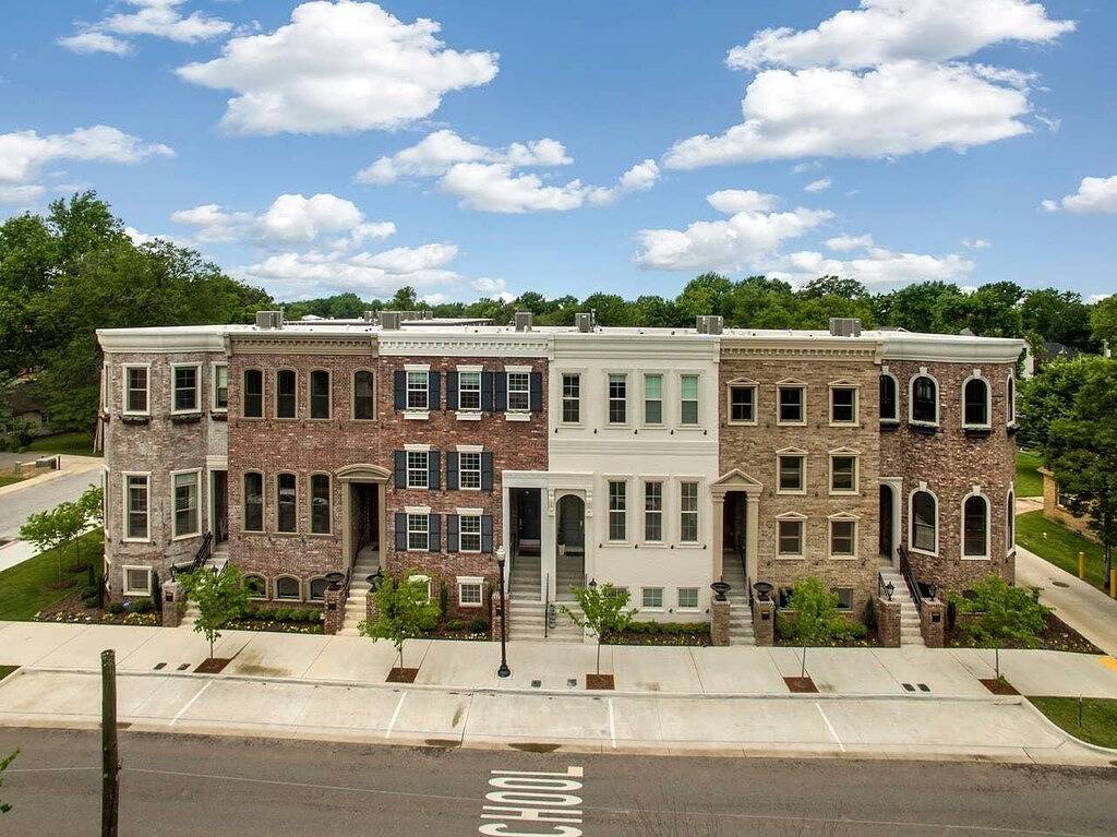 Ganze Wohnung, The Brownstone ★ 1 Block zum Downtown Town Square in Bentonville, Ozark Mountains