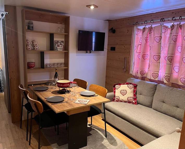 Camping pour 4 personnes, avec jardin ainsi que vue et terrasse