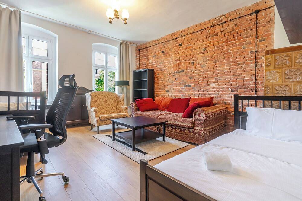 Geheel appartement, Gliwice Industrial Brick Style Apartment in Gliwice, Silezië