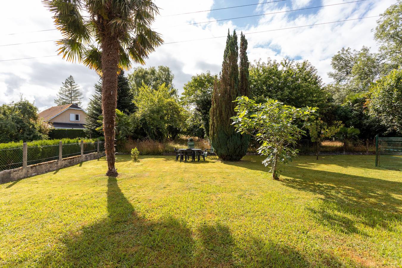 Appartement entier, Appartement 'Aramits Pyrénées Béarnaises' avec terrasse privée, jardin partagé et Wi-Fi in Aramits, Béarn