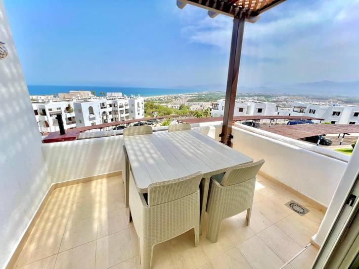 Appartement de vacances pour 4 personnes, avec piscine ainsi que vue et terrasse