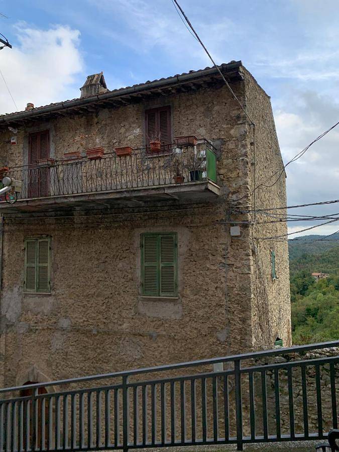 Gîte pour 4 personnes, avec Balcon ainsi que Terrasse et Vue à Orvinio