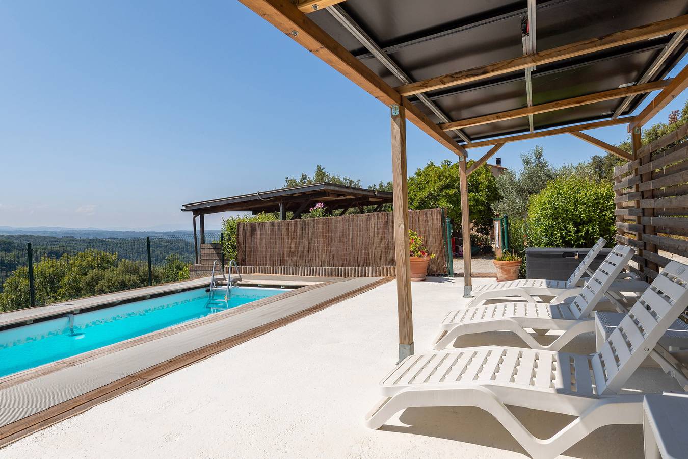 Ganzes Studio, Studio 'Oltremare, Casa Riparbella' mit Gemeinschaftspool, Wi-Fi und Klimaanlage in Riparbella, Etruskische Küste