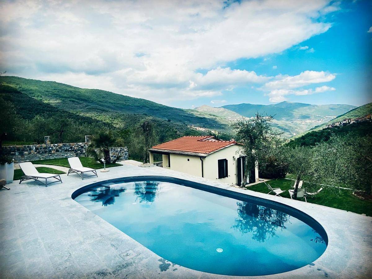 Casa vacanze gli ulivi in Borgomaro, Riviera di Ponente