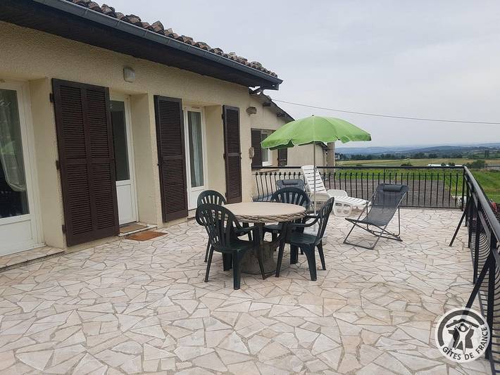 Gîte pour 4 personnes, avec Terrasse et Jardin dans Saint-Laurent-d'Agny
