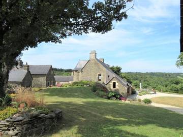 Chambre d’hôte pour 2 personnes, avec terrasse ainsi que jardin et vue à Carhaix-Plouguer