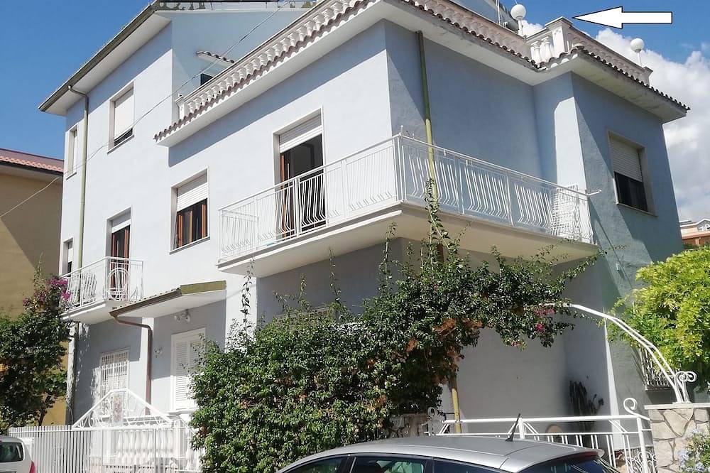 Appartamento intero, Donato C alloggio estivo in Scauri, Provincia di Latina