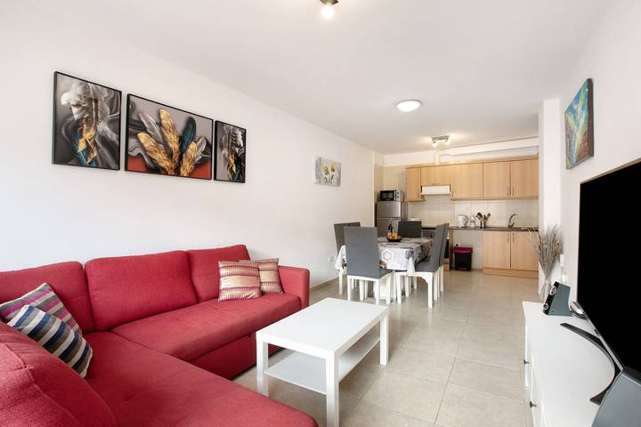 Ganze Wohnung, Ferienwohnung 'Beach Front Puertito' mit Gemeinschaftspool, privater Terrasse und Wlan in Playa La Charcada (Güímar), Güímar