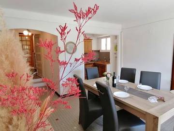 Gîte pour 10 personnes, avec vue ainsi que sauna et jardin, animaux acceptés à Saint-Marcel-d'Ardèche