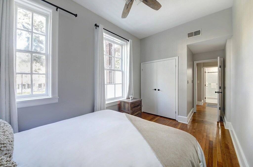 Ganze Wohnung, The Grand Porch Oasis - Historic Ywca Building in Savannah, Chatham County