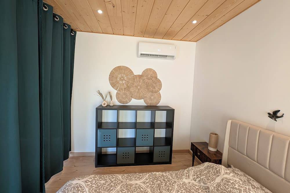 Entire apartment, Superb new T2 - 5min from town center - meadow view in Istres, Istres region