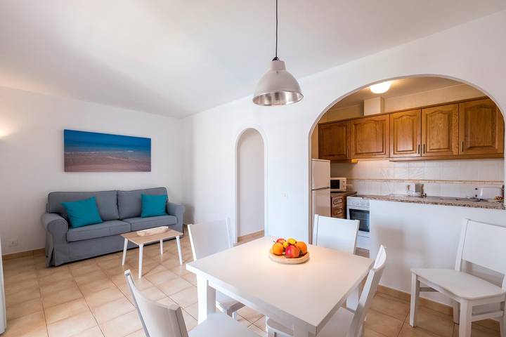 Entire apartment, Modern apartment in complex with pool - Girasols Gardens Sup in San Jaime Mediterráneo, Alaior Municipality