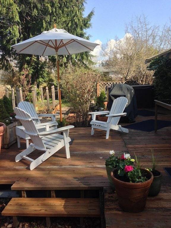 Vacation rental for 6 people, with yard and hot tub as well as terrace, with pets in Kitsap County