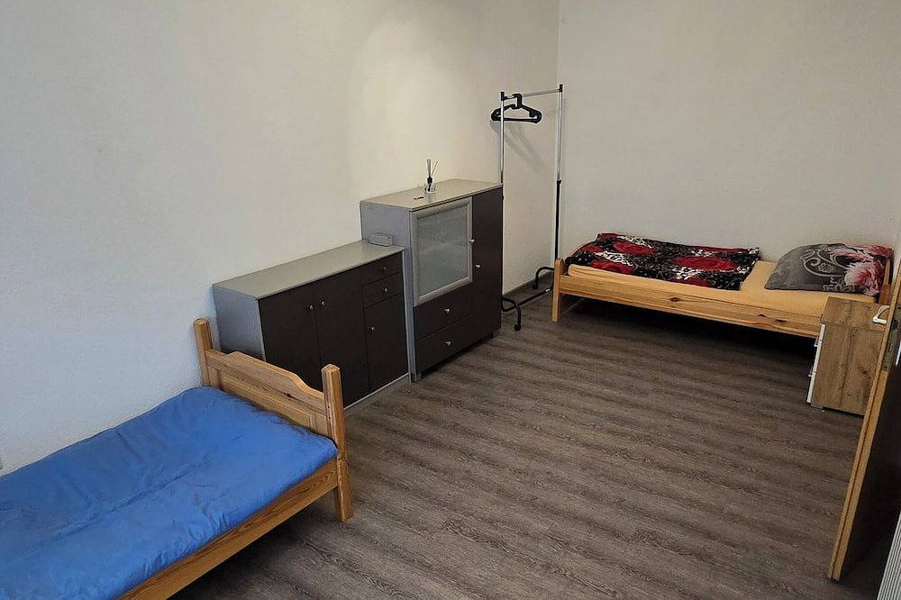 Ganze Wohnung, Burg Apartment in Burghaun mit Balkon und 3 Schlafzimmer für 5 Personen. in Burghaun, Rhön-Hessen
