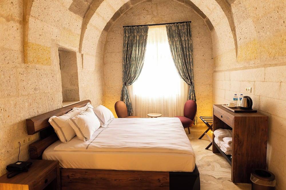 Charming Balloon view Premium Cave Suite with Bathtub 107 in Uçhisar, Nevsehir