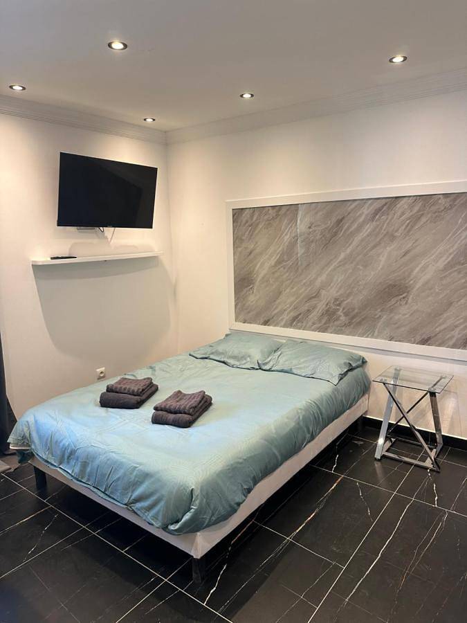 Appartement entier, One-Bedroom Apartment in Aiguebelle (Savoie), Région de Saint-Jean-de-Maurienne