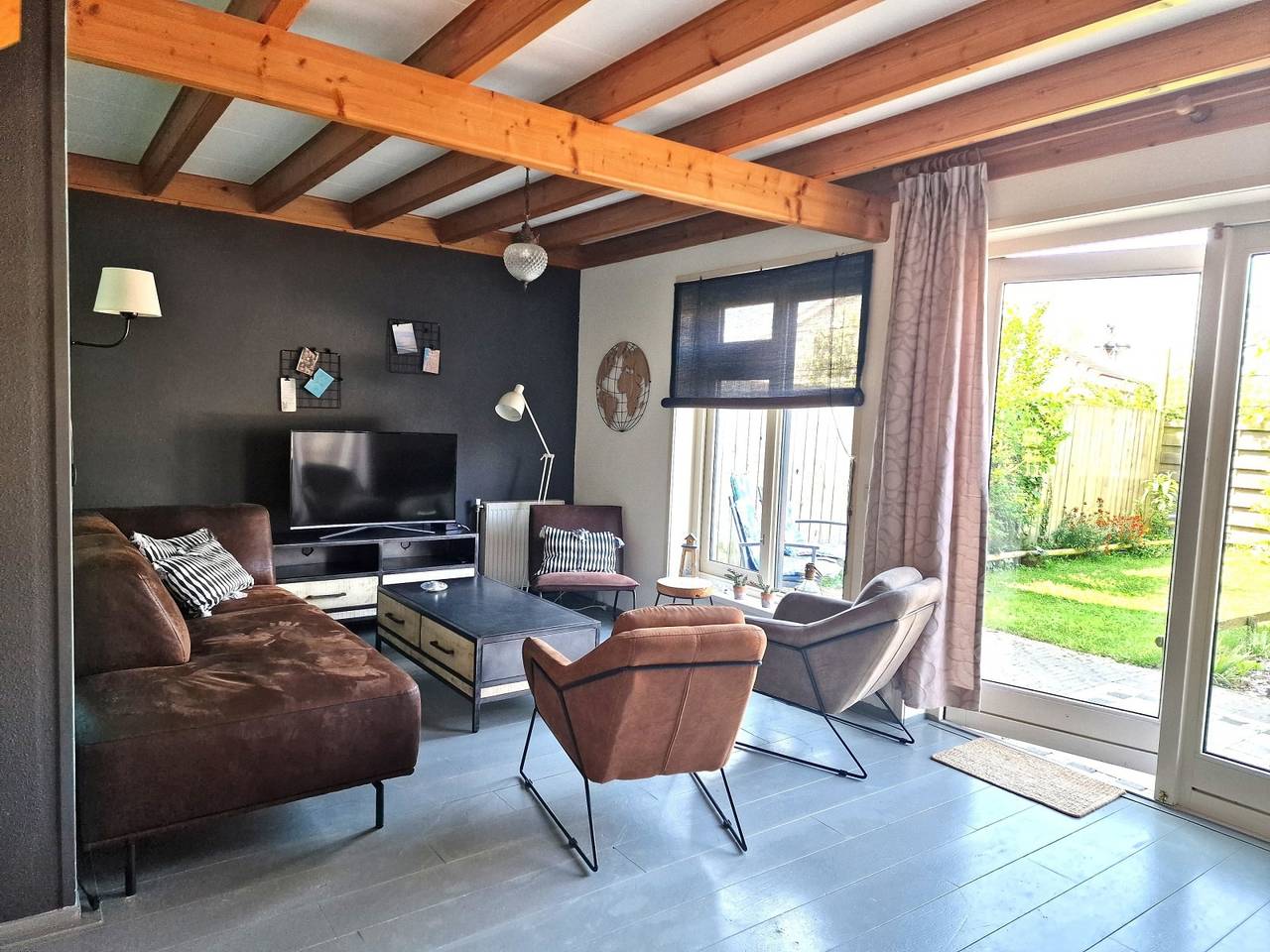 Ruim 5-persoons vakantiehuis met terras en overkapping in Stavenisse in Stavenisse, Nederlandse Noordzeekust