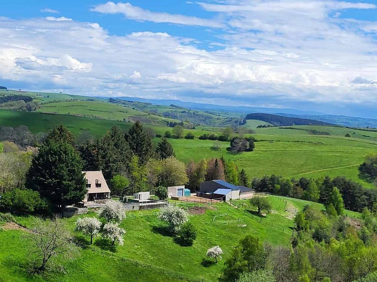 Appartement entier, Lacouty, le paradis vous attend! in Junhac, Région d'Aurillac