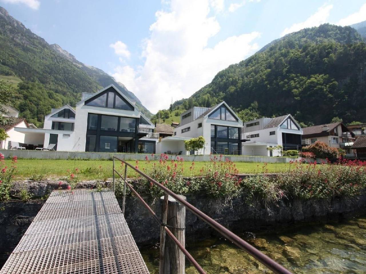 Villa am See 1 / Beach House in Lake Lucerne