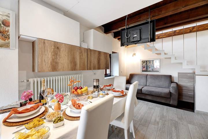 Appartamento intero, Appartamento 'Isa' con Vista Montagna, Wi-Fi e Aria Condizionata in Delebio (Borgo), Delebio