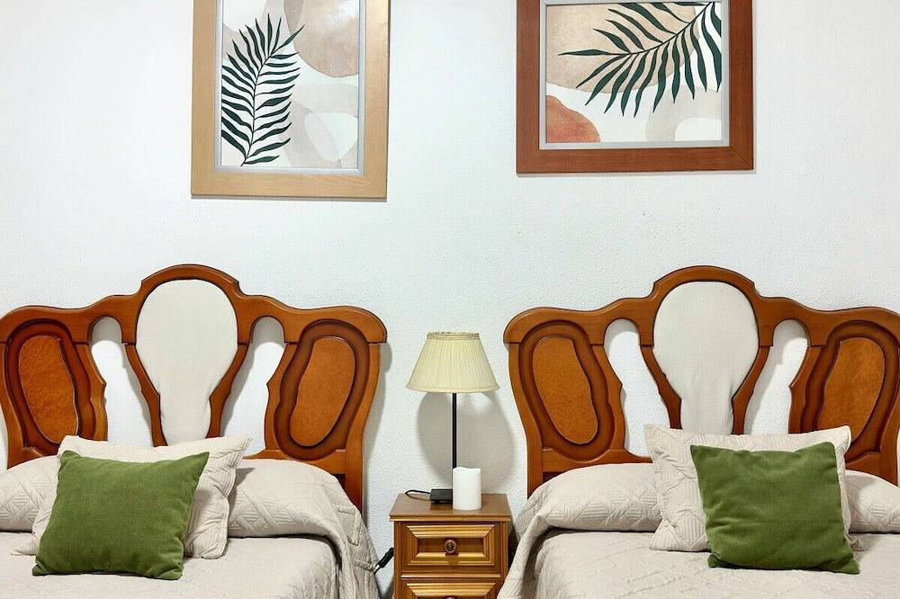 Entire apartment, Apto con Terraza y Piscina- Costavento 3601 in Santoña, Cantabrian Coast