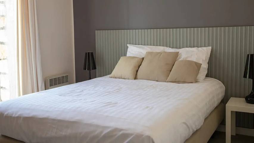 Location de vacances pour 8 personnes, avec piscine et jardin à Les Salelles - 4