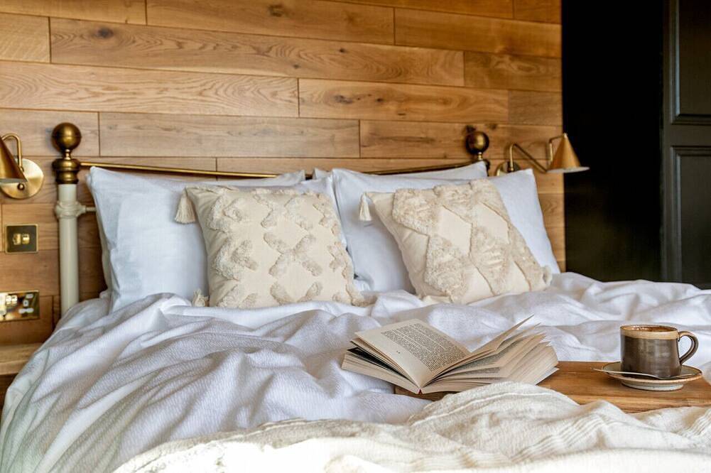 Delightful forest View Cabin with hot tub in Cairngorms in Ballater, Cairngorms National Park