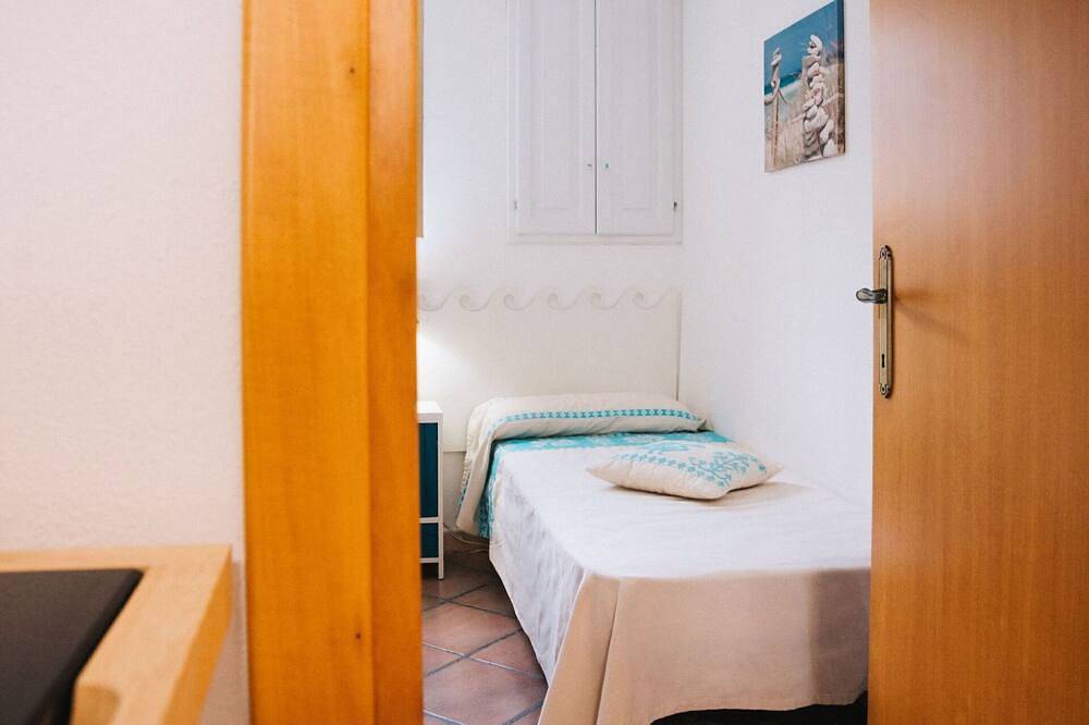 Entire apartment, Cosy apartment for 4 people with Wifi, A/C and pets allowed in Santa Maria Navarrese, Ogliastra Province