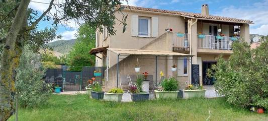 Gîte pour 5 personnes, avec jardin à Volx