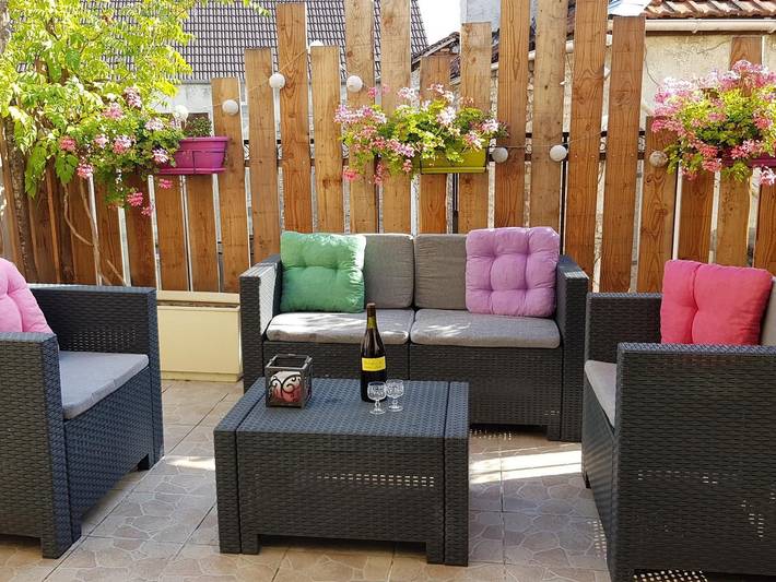 Charmantes Ferienhaus mit Terrasse in Haute Côte-d'Or in Laignes, Montbard und Umgebung