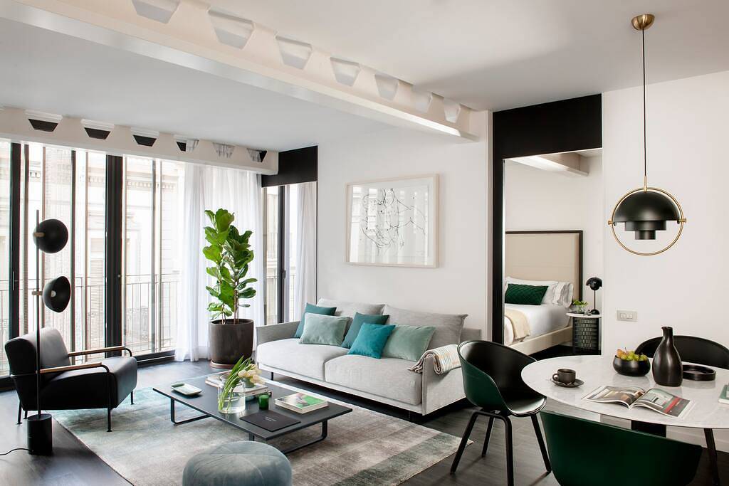Robin - Lifestyle Apartment in Barcelona's Golden Triangle in Barcelona Centre, Barcelona