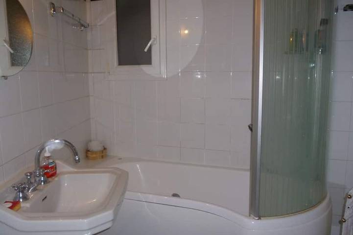 Geheel appartement, Voltaire. 62m2 appartement met eigen parkeerplaats. in Parijs, Ile de France