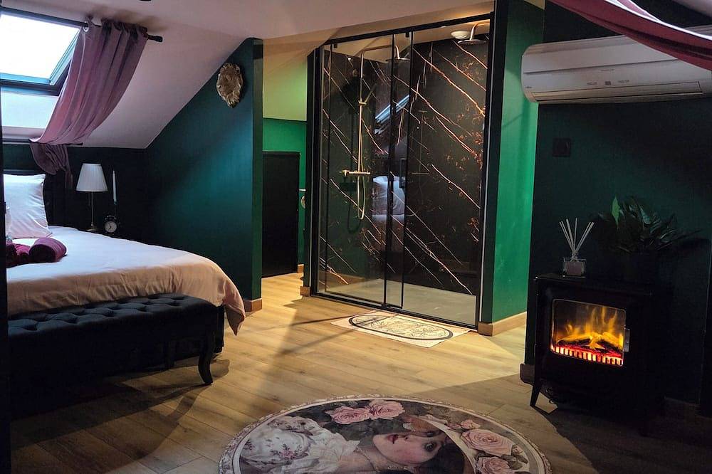 A universe where time stands still..... in Bouguenais, Nantes region