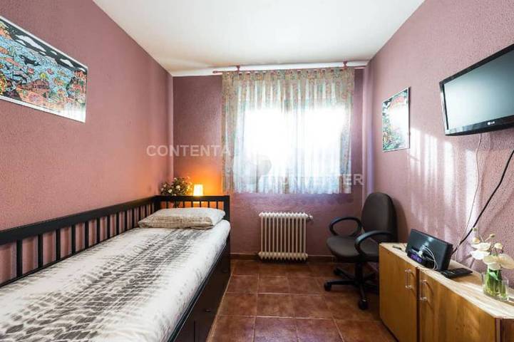 Entire apartment, Magnificent House With Garden In Madrid 10 Pax - WIFICasa with garden in Barajas, Madrid